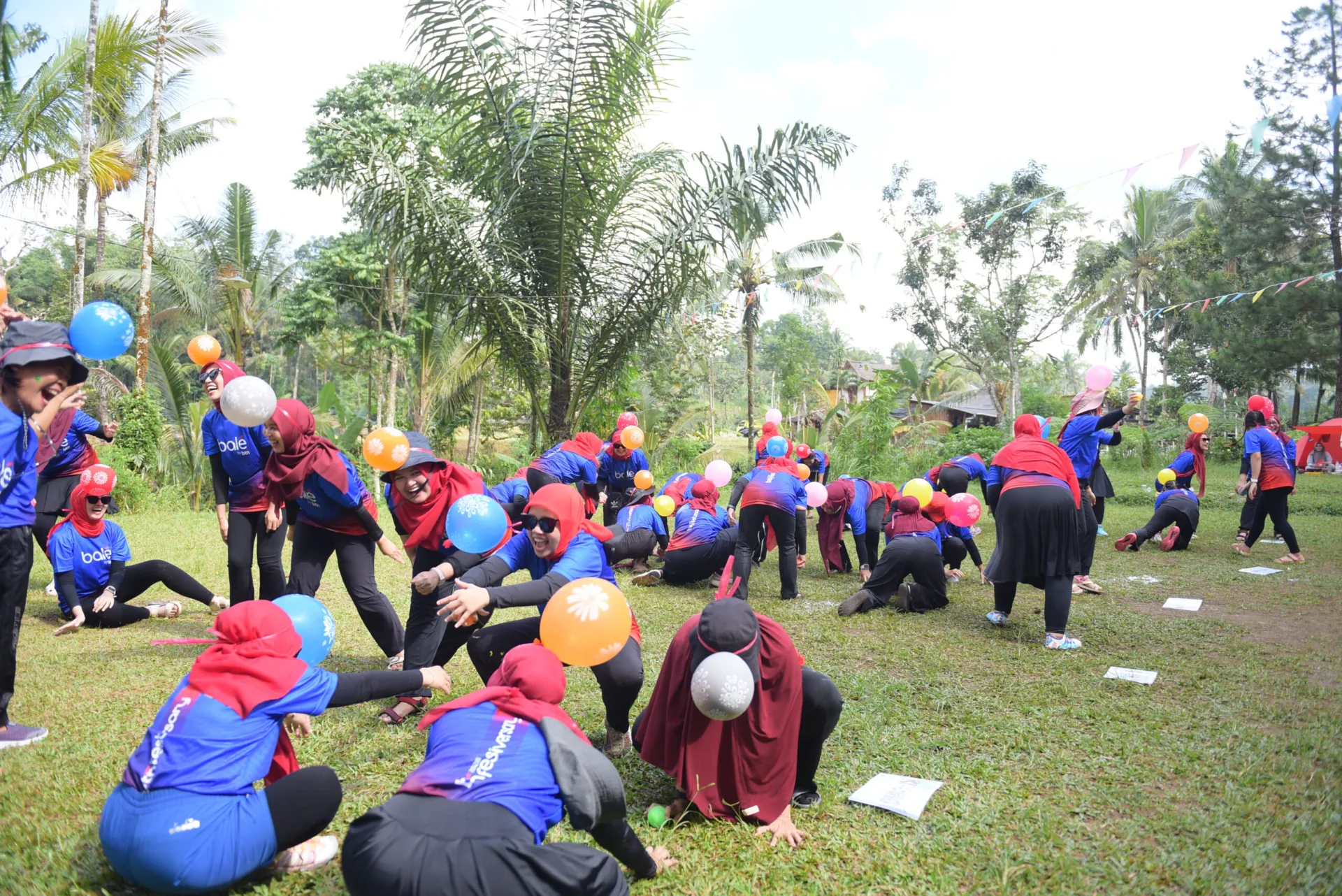 Peserta mengikuti Fun Outbound Banyuwangi di Kalisawah Adventure