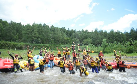 KPP Pratama Banyuwangi wisata rafting di Kalisawah Adventure