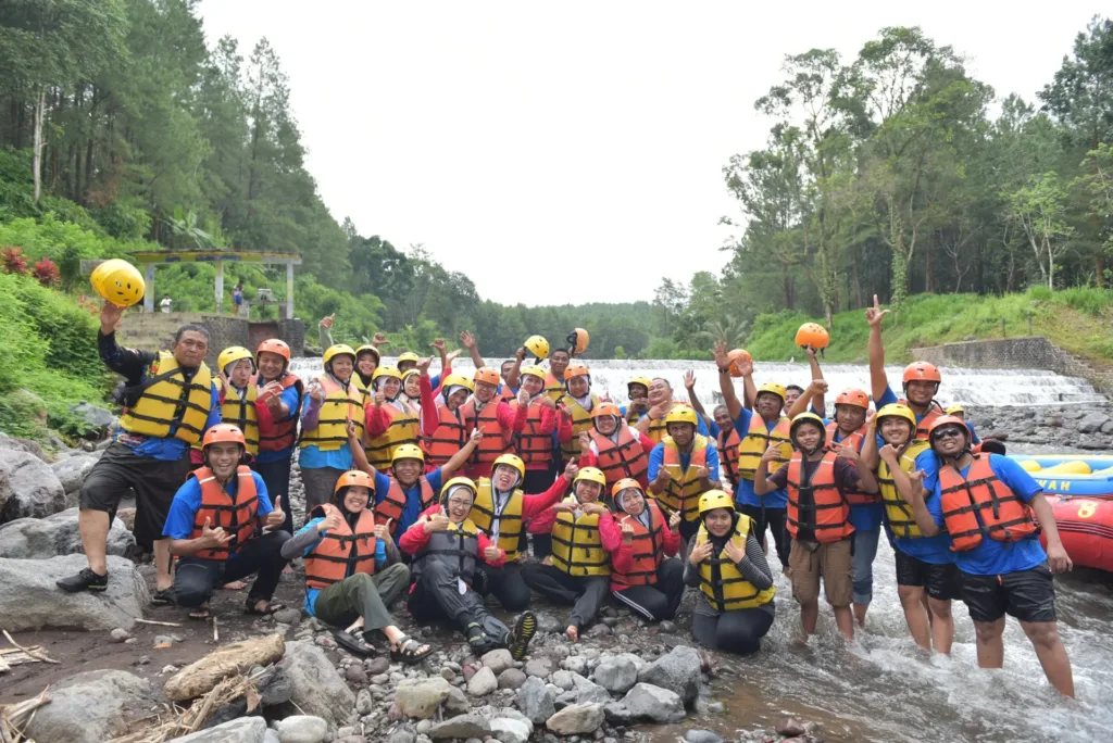 Gathering-PTPN-1-Jember-di-Kalisawah-Rafting-Banyuwangi-rafting-songgon-Kalisawah-banyuwangi-wisata-banyuwangi-wisata-songgon-gathering-banyuwangi