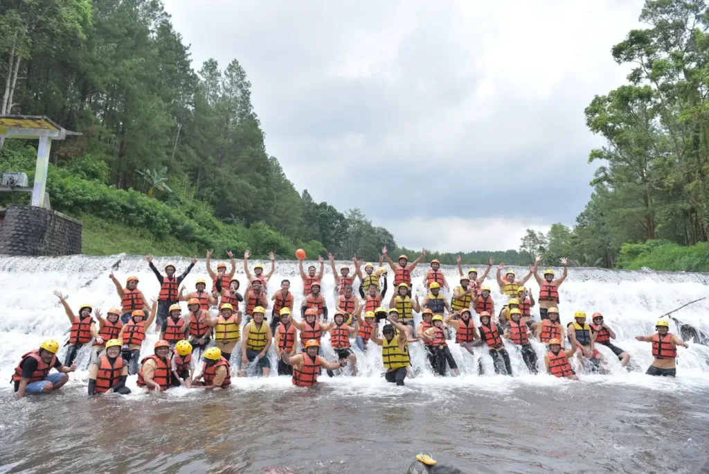 Rafting Long Trip untuk employee gathering