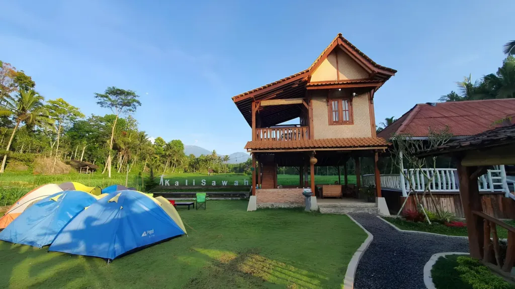 Villa Kalisawah Banyuwangi dengan suasana alam Songgon