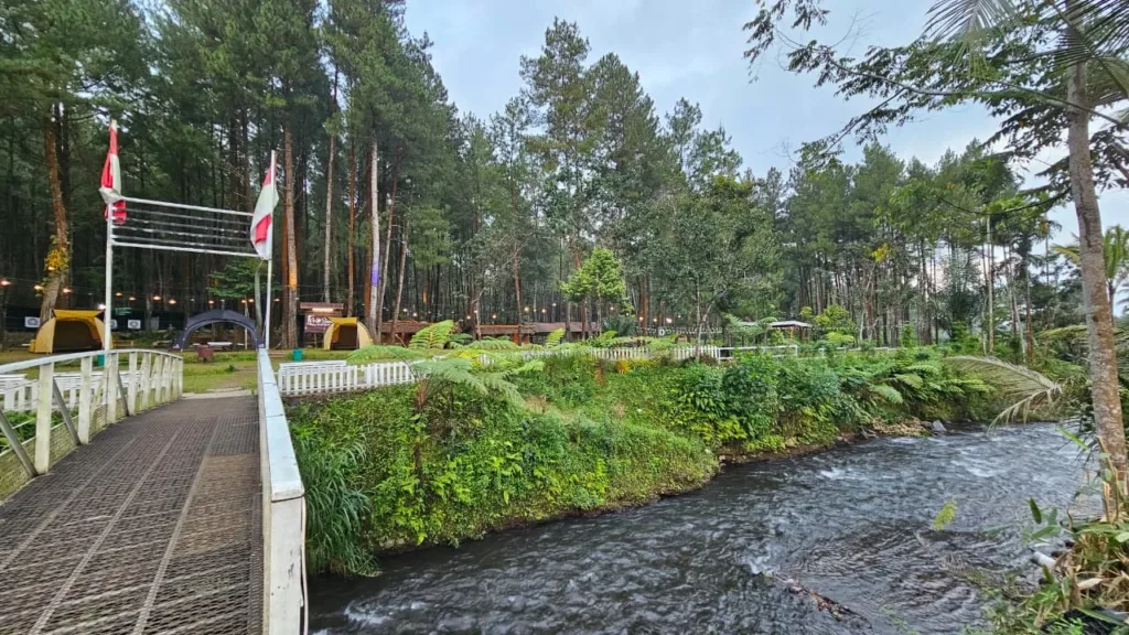 Sungai Badeng di Kalisawah Adventure Banyuwangi